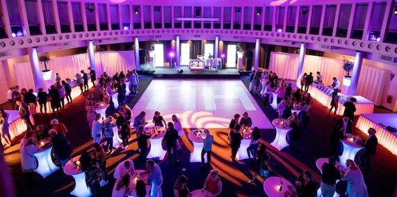 BUCHEN SIE EINE LIVE-BAND UND -SHOW NH Pro